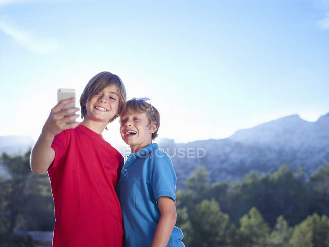 Two brothers taking selfie on smartphone, Majorca, Spain — Stock Photo