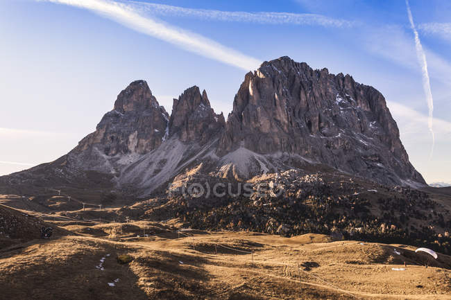 Paysage montagneux et formation rocheuse accidentée, Dolomites, Italie — Photo de stock