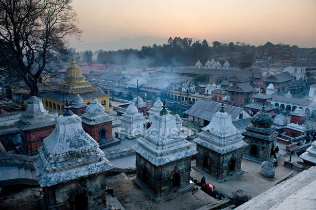 Edifícios de pedra ornamentados antigos de Templo de Pashupatinath — Fotografia de Stock