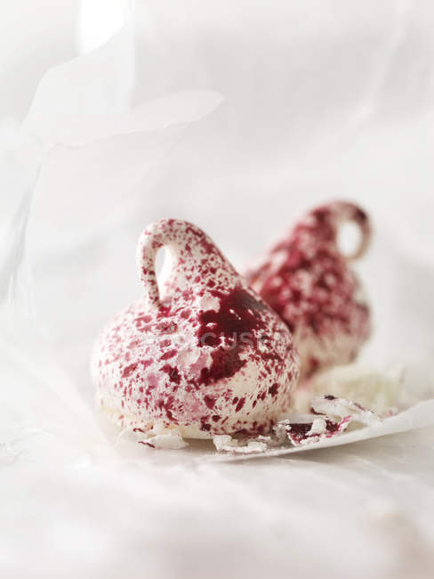 Two mini meringues in wrapping, close up shot — Stock Photo