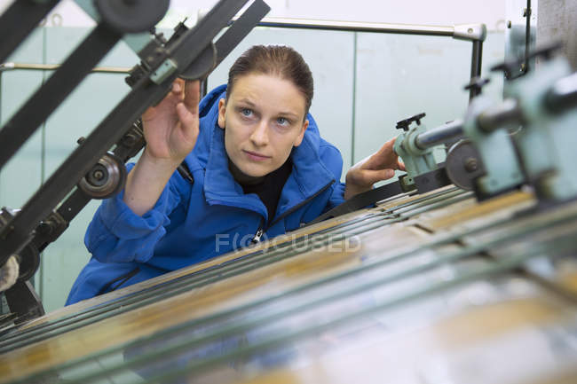 Factory worker working machinery — Stock Photo