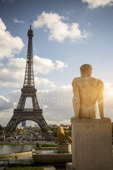 View of sculpture in front of Eiffel Tower, Paris, France — Stock Photo