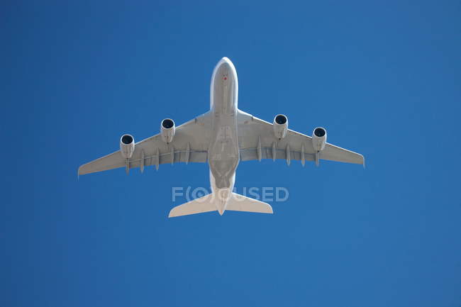 Low angle vie wof airbus A380 flying in sky — Stock Photo
