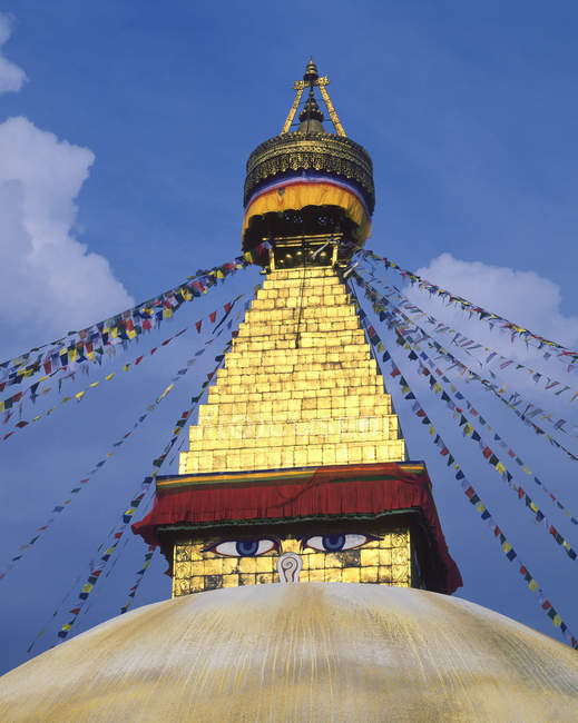 Detail von Dach und Gebetsfahnen auf der Boudhanath Stupa, Kathmandu, Nepal — Stockfoto