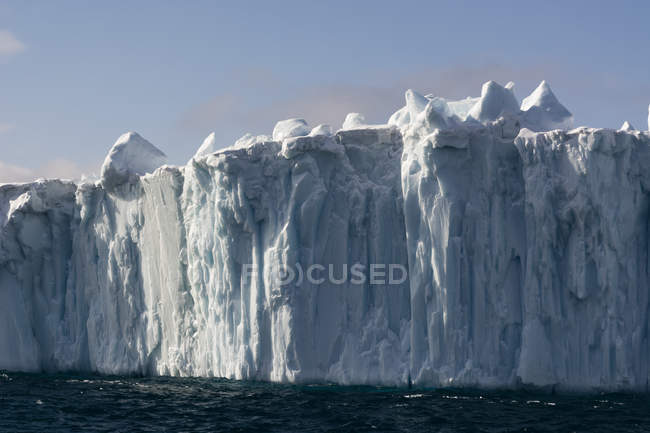 Iceberg accidenté, fjord d'Ilulissat, baie de Disko, Groenland — Photo de stock