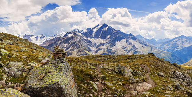 Pilha de rochas nas montanhas, Santa Caterina Valfurva, Bormio, Itália — Fotografia de Stock