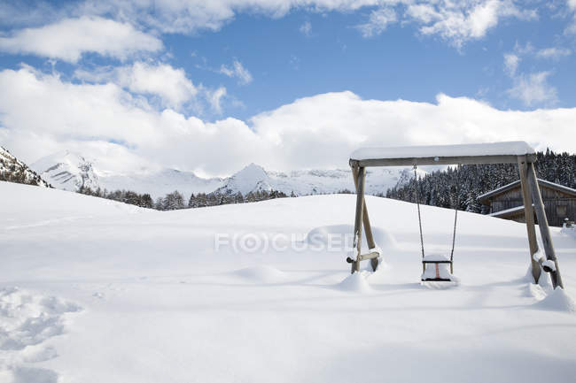 Neve coberta balanço, Tirol, Áustria — Fotografia de Stock