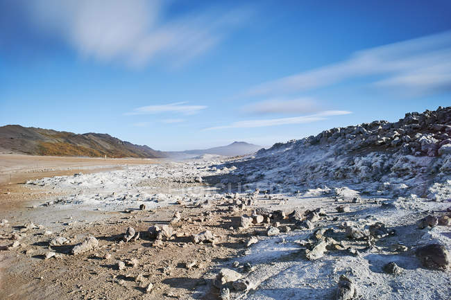 Опустевший геотермальный ландшафт, Намаскард, Миватн, Исландия — стоковое фото