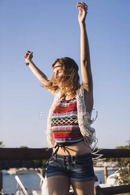 Woman with arms raised in jubilation — Stock Photo