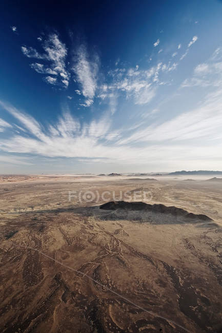 Nuages sur le paysage désertique — Photo de stock