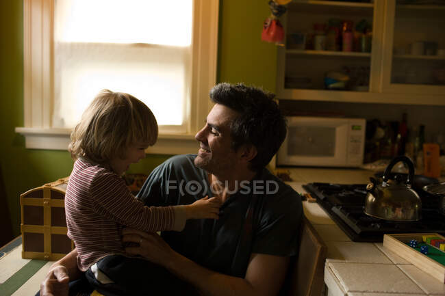 Father and son in kitchen — Stock Photo