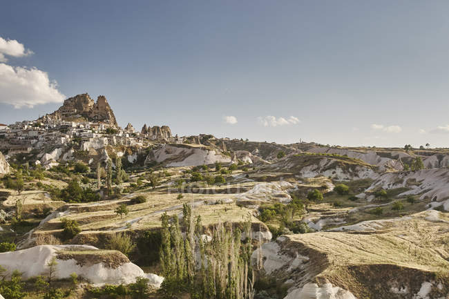 Villaggio collinare, Cappadocia, Anatolia, Turchia — Foto stock