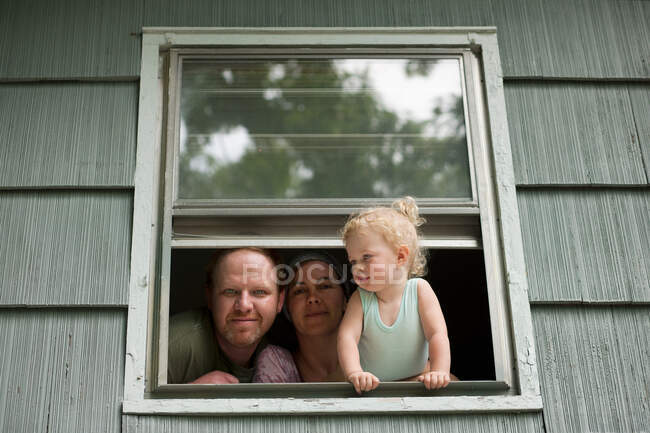 Family looking through window — Stock Photo