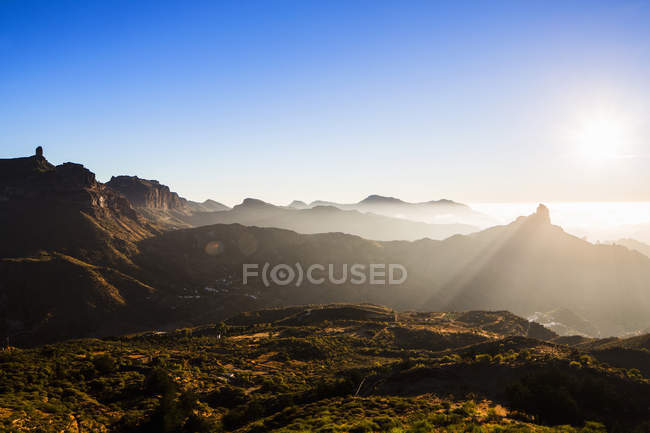 Paisaje montañoso al atardecer, Gran Canaria, Islas Canarias - foto de stock