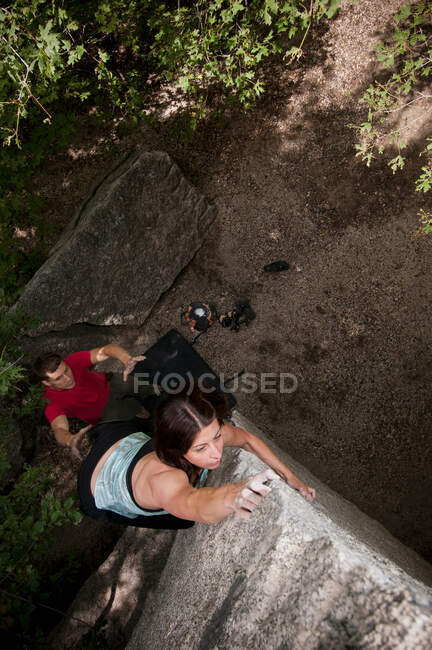 Rock climber climbing with spotter — Stock Photo