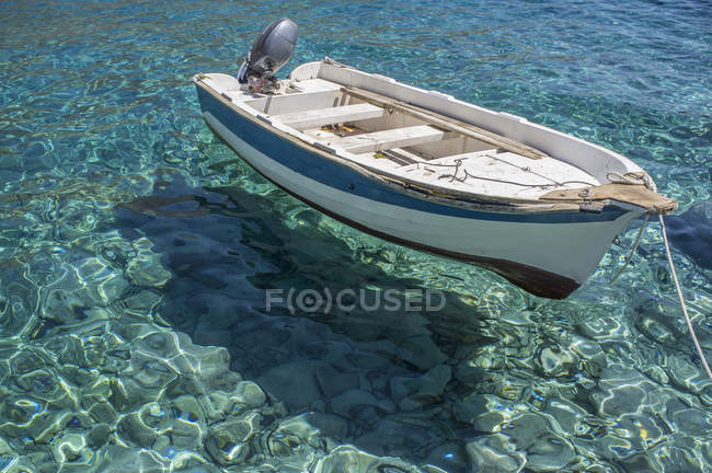 Boat moored in clear water, Loutro, Crete — Stock Photo