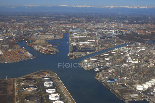 Luftaufnahme des Industriehafens, Venedig, Italien — Stockfoto
