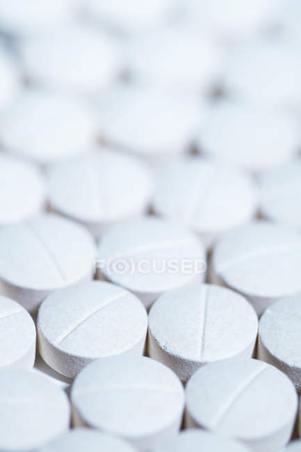 Close up studio shot of 500gm vitamin C tablets — Stock Photo