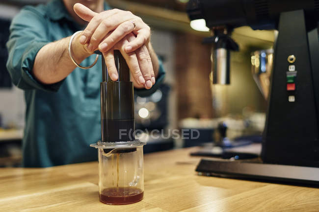 Cropped image of male barista making coffee — Stock Photo