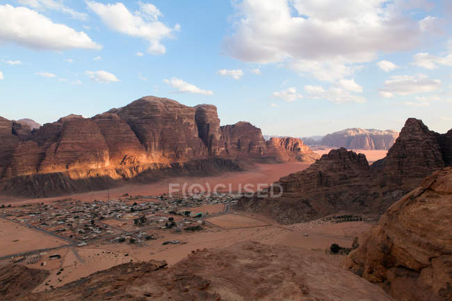 Town in desert valley — Stock Photo