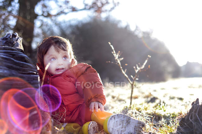 Portrait of baby boy, sitting outdoors, in winter — Stock Photo