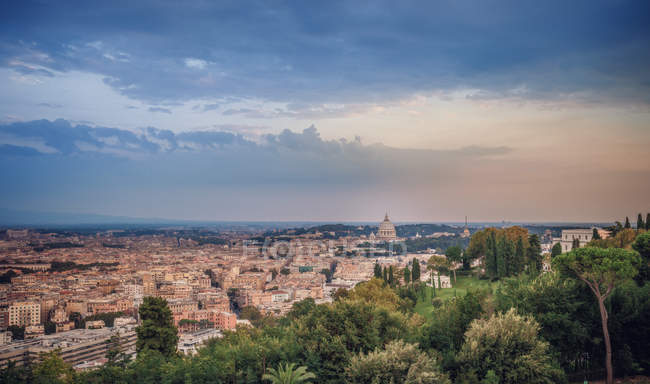 Vista à distância de Roma e São Paulo, Lácio, Itália — Fotografia de Stock