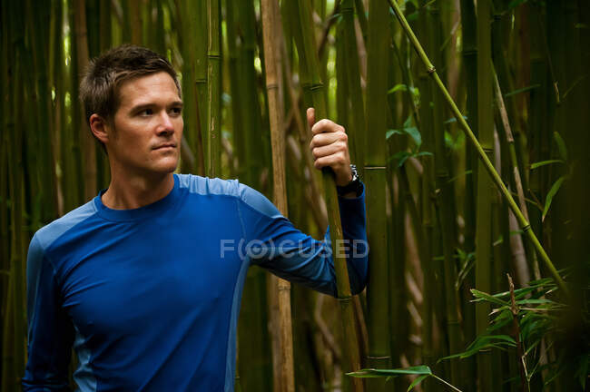Runner standing in bamboo forest — Stock Photo