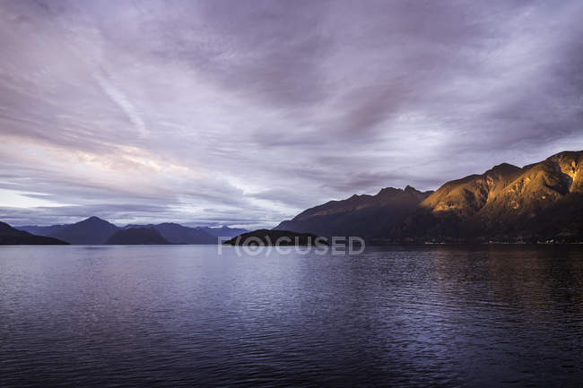 Хоу саунд-Бей, розглянений з порому, Squamish, Британська Колумбія, Канада — стокове фото