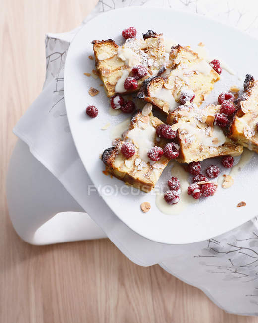 Almond bread with berries — Stock Photo