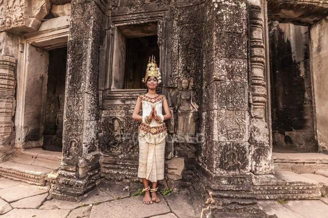 Female Apsara Dancer, Bayon Temple, Angkor Thom, Cambodge — Photo de stock
