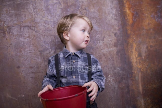 Retrato de niño, sosteniendo megáfono - foto de stock