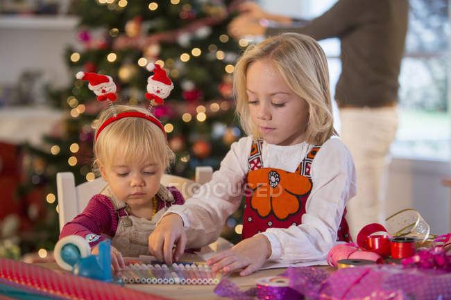 Two sisters preparing and drawing for Christmas — Stock Photo