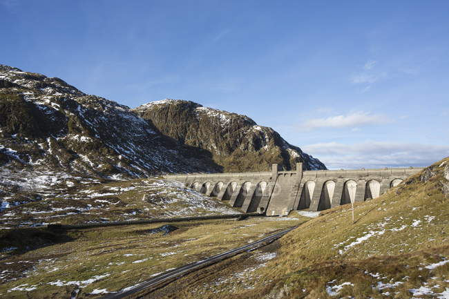 Vue lointaine du barrage Ben Lawers, Lawers, Perth et Kinross, Écosse — Photo de stock