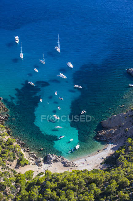 High angle view of yachts anchored in coastal bay, Majorca, Spain — Stock Photo