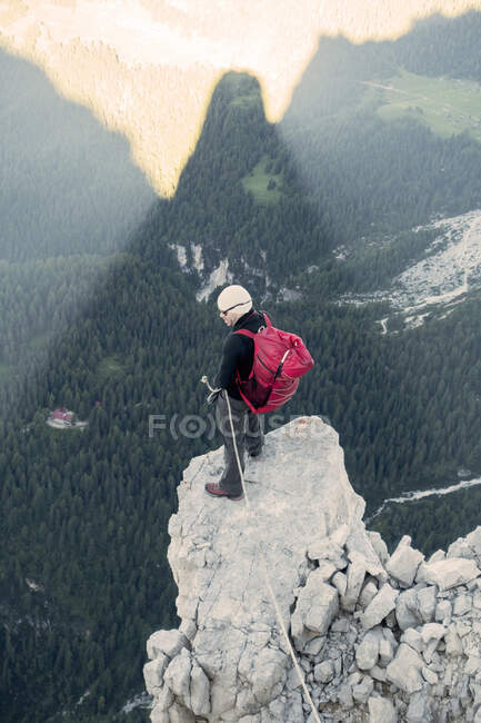 BASE jumper checking the exit spot at Torre Trieste, Italian Alps, Alleghe, Belluno, Italy — Stock Photo