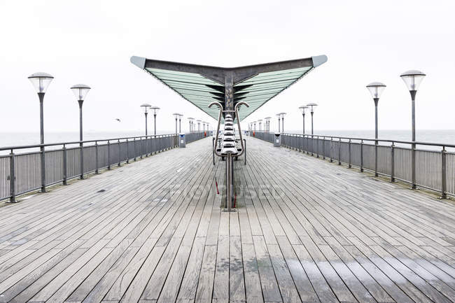 Zuflucht in der Seebrücke, am Strand, in der Stadt, in der Stadt, in Großbritannien — Stockfoto