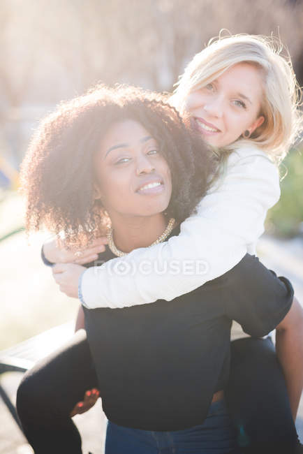 Portrait of two female friends having fun in park — Stock Photo