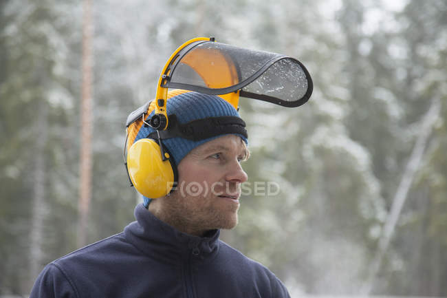 Logger wearing safety visor in forest, Tammela, Forssa, Finland — Stock Photo
