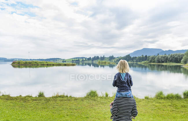 Rear view of grandmother carrying grandson on shoulders, Fuessen, Bavaria, Germany — Stock Photo
