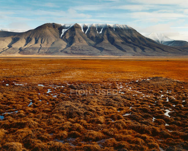 Vista panoramica di terra e montagne, Svalbard, Spitzbergen — Foto stock