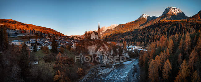 Vista panorâmica de Scuol, Engadin, Suíça — Fotografia de Stock