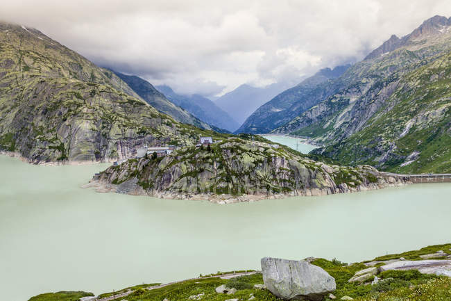 Vista panoramica sul lago, Passo Grimsel, Svizzera — Foto stock