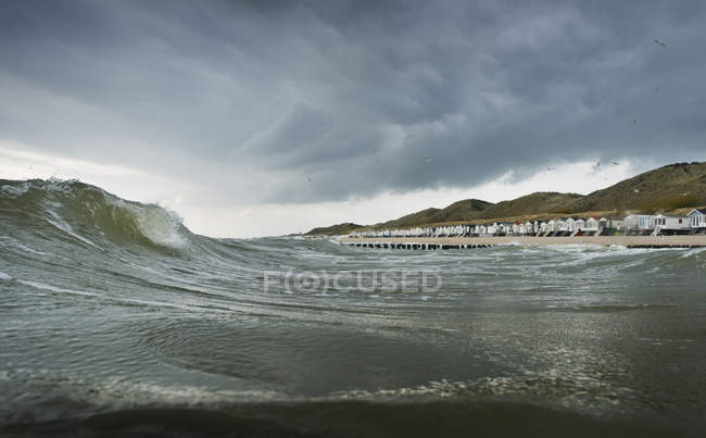 Grande onda e litoral, Dishoek, Zeeland, Holanda — Fotografia de Stock