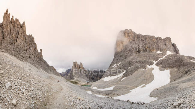 Low clouds over rock formations, italy — Stock Photo