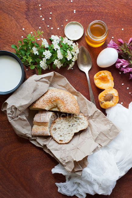 Bread slices on paper bag on table — Stock Photo