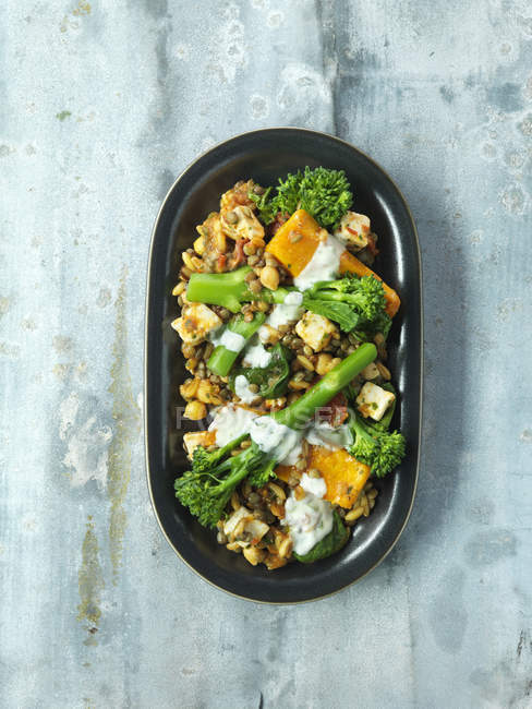 Roasted butternut squash and tender stem broccoli, tofu, lentils, chick peas, pine nuts — Stock Photo