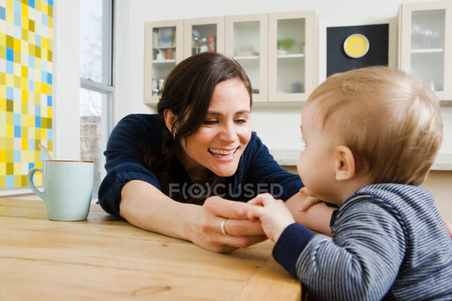 Eine Mutter und ein Baby — Stockfoto