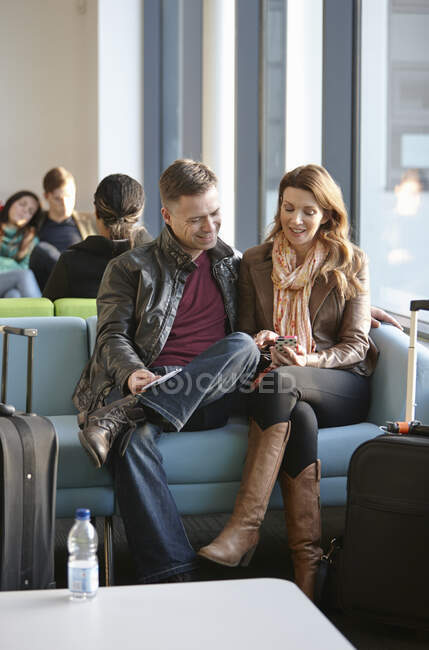 Mature couple in departure lounge — Stock Photo
