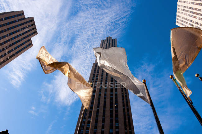 Banderas en el Rockefeller Center - foto de stock