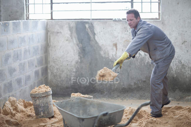 Preparing material for making pottery — Stock Photo